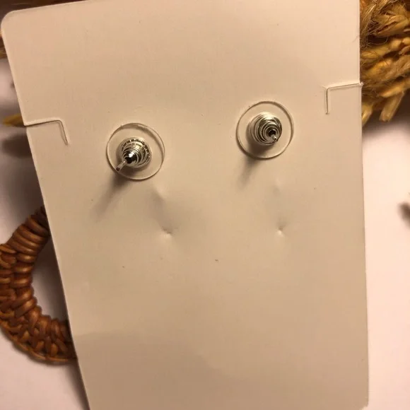 BAMBOO/STRAW Weaved Oval Hoop Earrings. - Picture 4 of 7